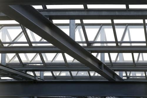 Jaką stal stosuje się do tworzenia konstrukcji stalowych?